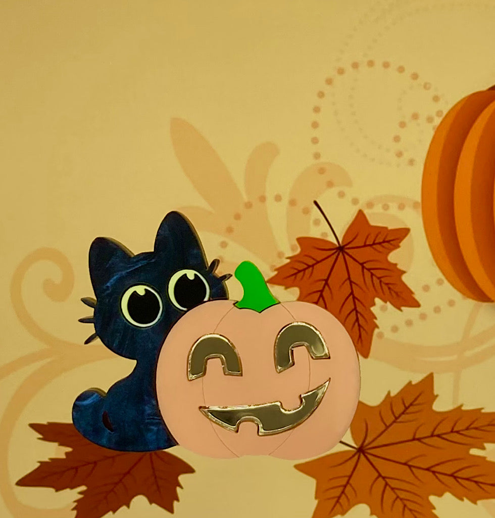 Pumpkin Peeper Brooch