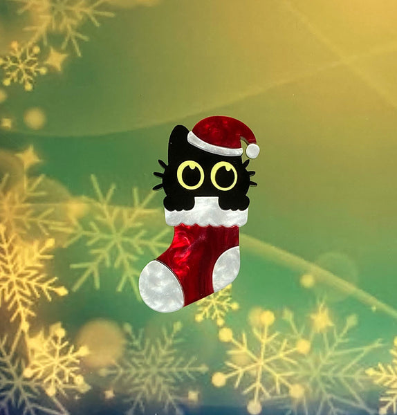 Stocking Stuffer Peeper Brooch