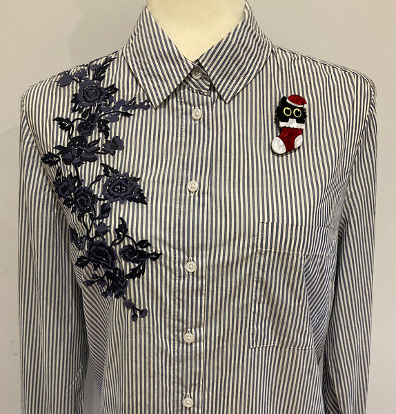 Stocking Stuffer Peeper Brooch