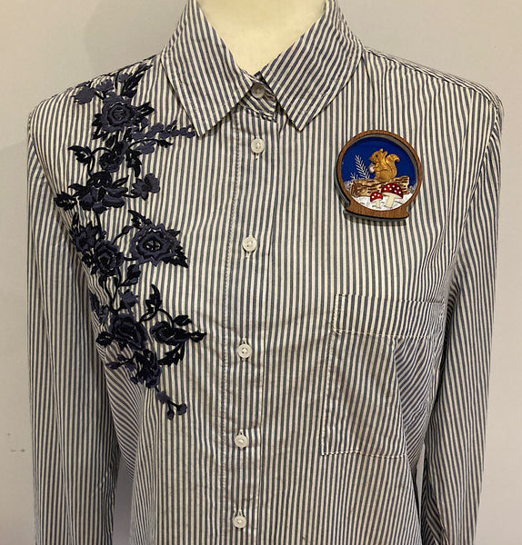 Yuletide Cheer Shaker Brooch