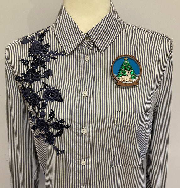 Christmas Magic Shaker Brooch